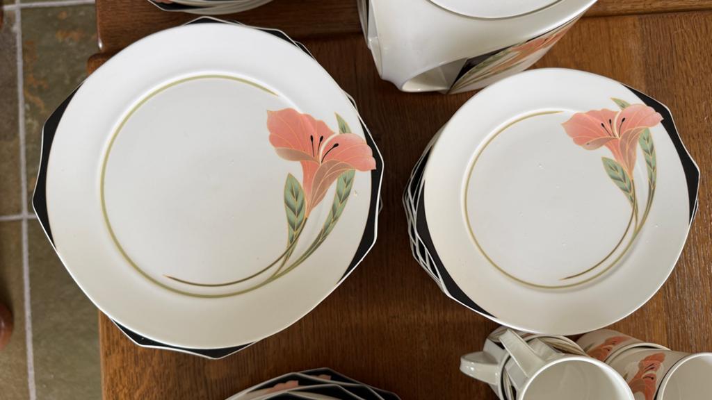 Villeroy & Boch Iris Porseleinen Servies - 12 Delig, Ophalen, Zo goed als nieuw, Overige stijlen, Porselein