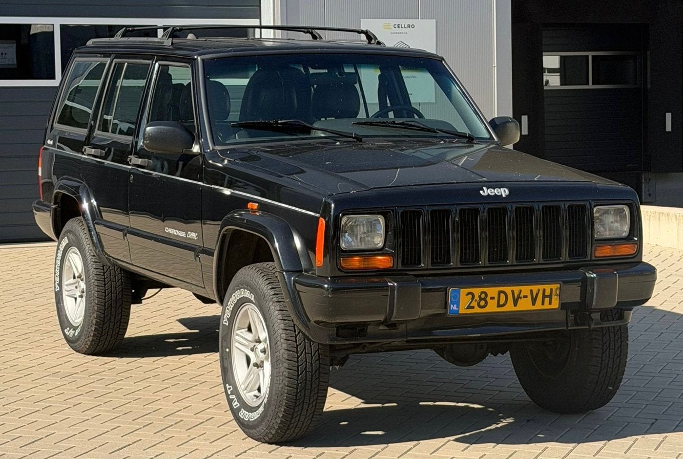 ‼️JEEP CHEROKEE 4.0 6/CILINDER LIMITED 180PK YOUNGTIMER ‼️, Auto's, Automaat, Zwart, 4000 cc, Zwart