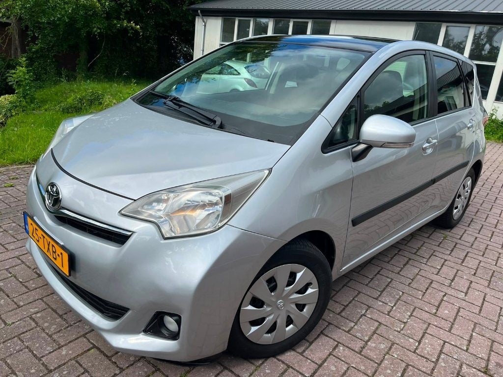 Toyota Verso-S 1.3 Vvt-i Multidrive CVT Grijs, Stof, 4 cilinders, Bedrijf, Grijs