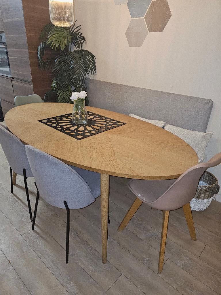 Eettafel met stoelen en tv meubel, Ophalen, Gebruikt