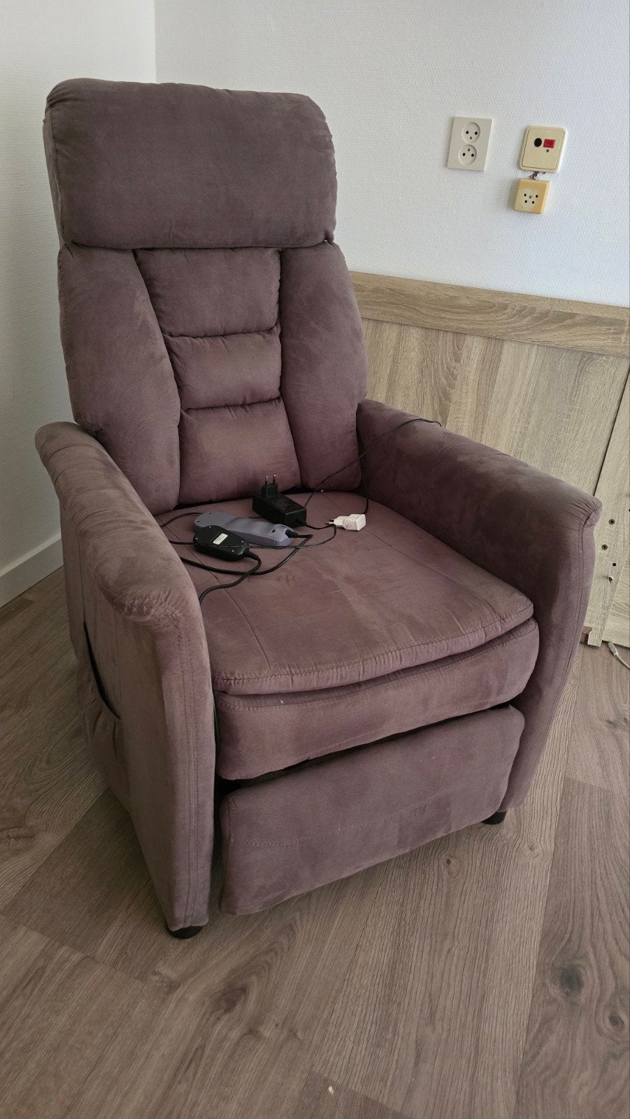 Comfortabele grijze relaxfauteuil., Modern, Comfort, 75 tot 100 cm, Ophalen of Verzenden, Zo goed als nieuw