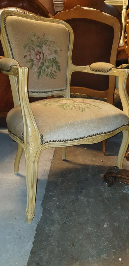 Lodewijk fauteuil met bloemenpatroon, Ophalen