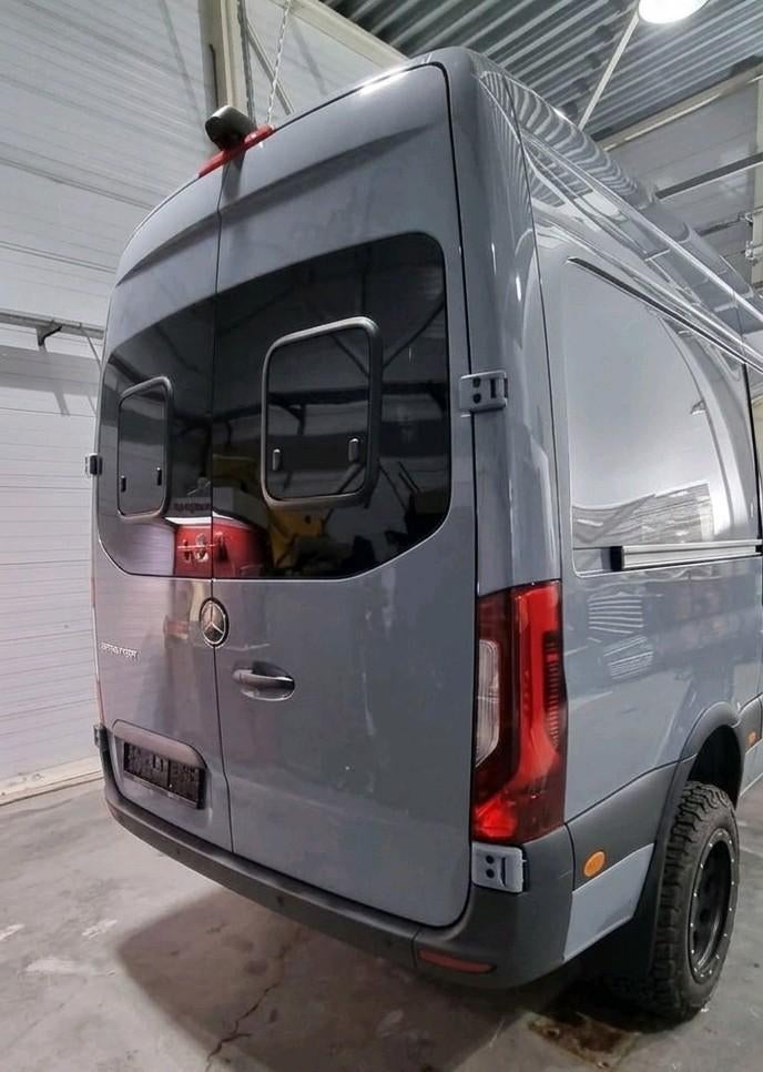 Klapramen met hor voor Mercedes Sprinter (vanaf 2018), Auto-onderdelen, Ruiten en Toebehoren, Ophalen, Van Leek Camper- en Bedrijfswagenramen