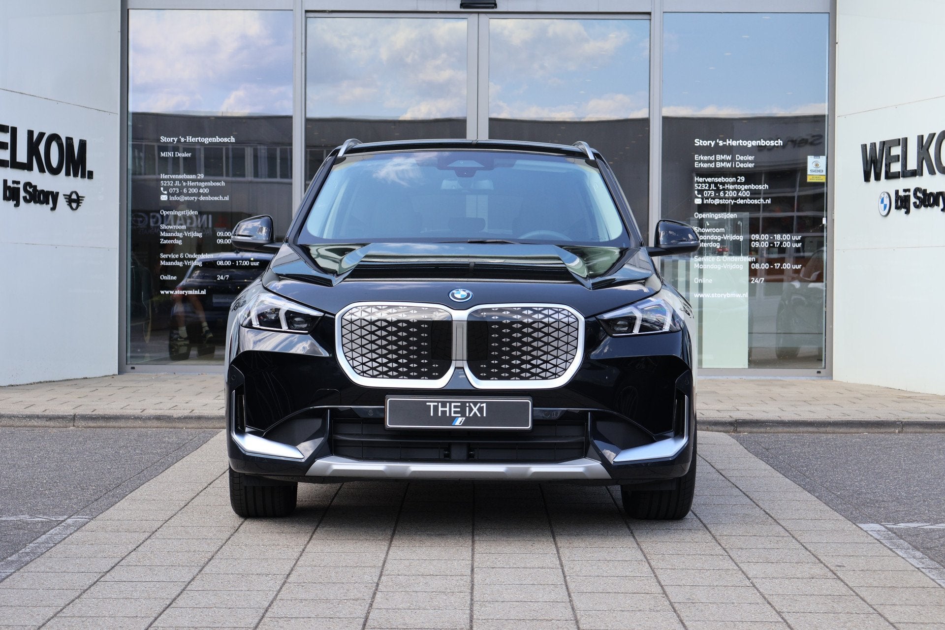 BMW iX1 eDrive20 xLine / Comfort Access / Achteruitrijcamera, Auto's, Dealer onderhouden, Zwart, Zwart, Leder
