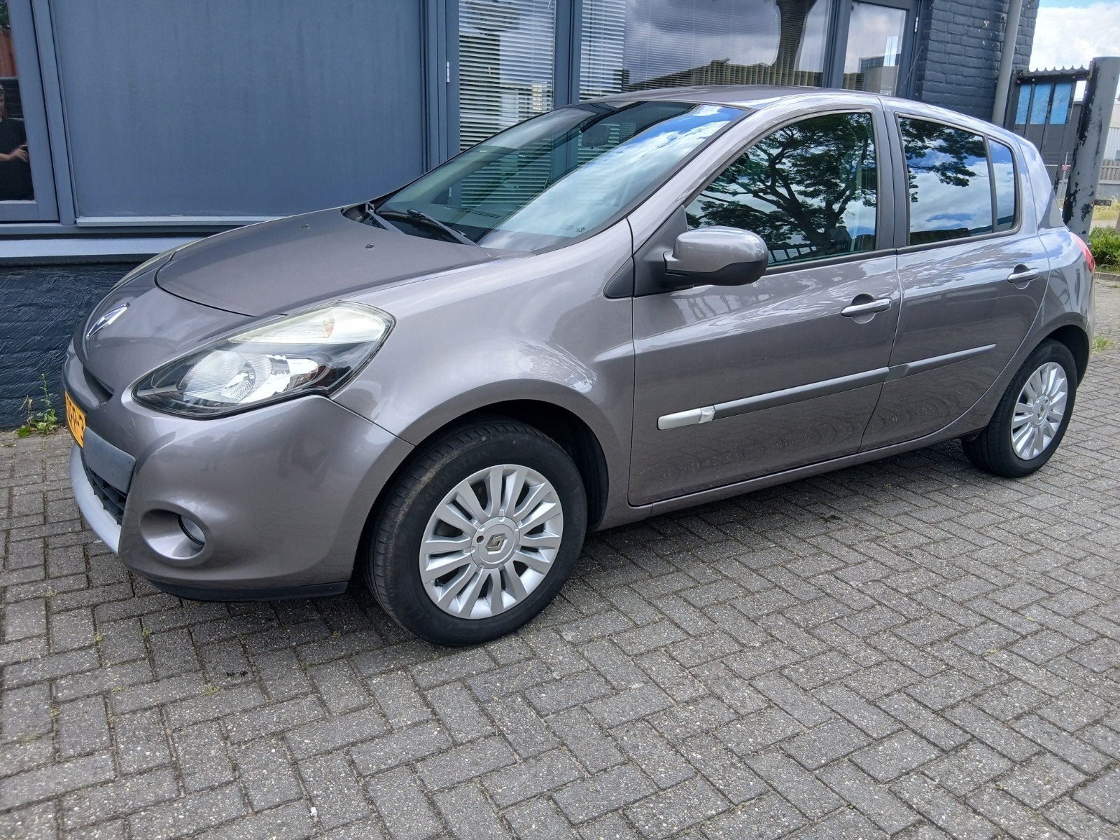 Renault Clio 1.2 16V 5-DRS 85.000nap airco trekhaak, Auto's, Voorwielaandrijving, 74 pk, 4 cilinders, 49 €/maand
