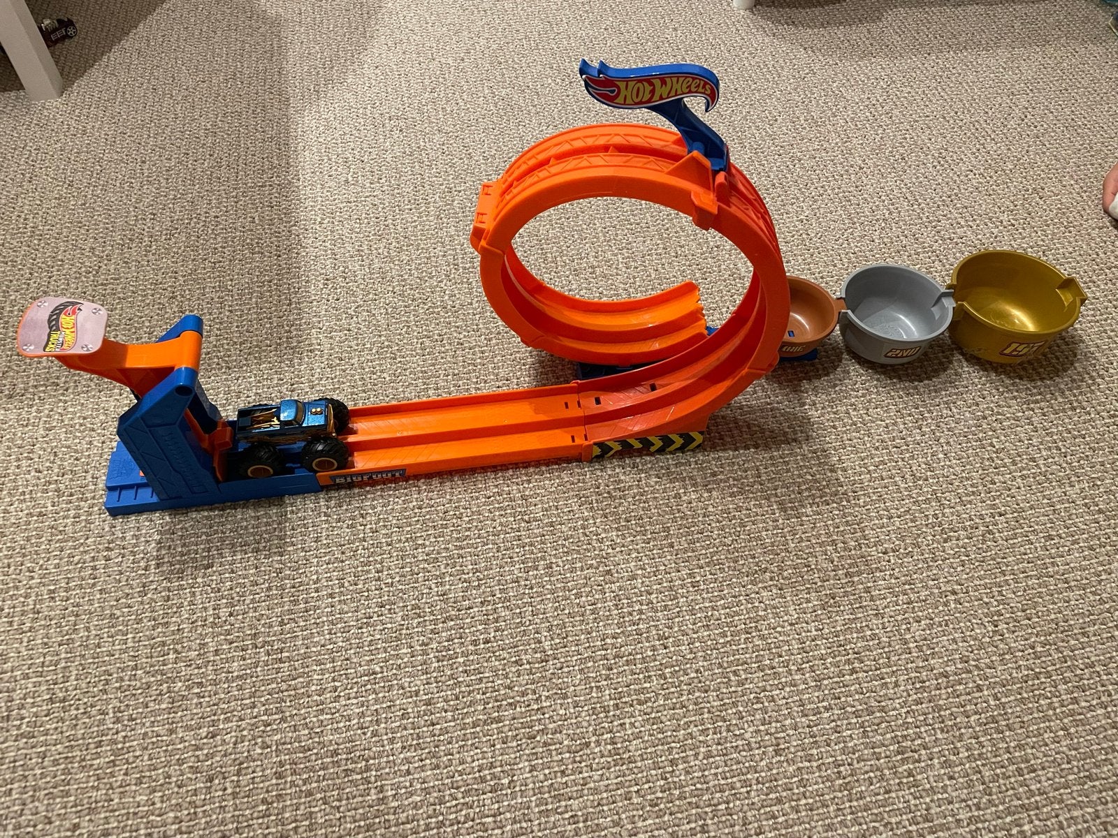 Hot Wheels Monster Trucks Loop-and-Flip Trophy Challenge, Ophalen, Zo goed als nieuw
