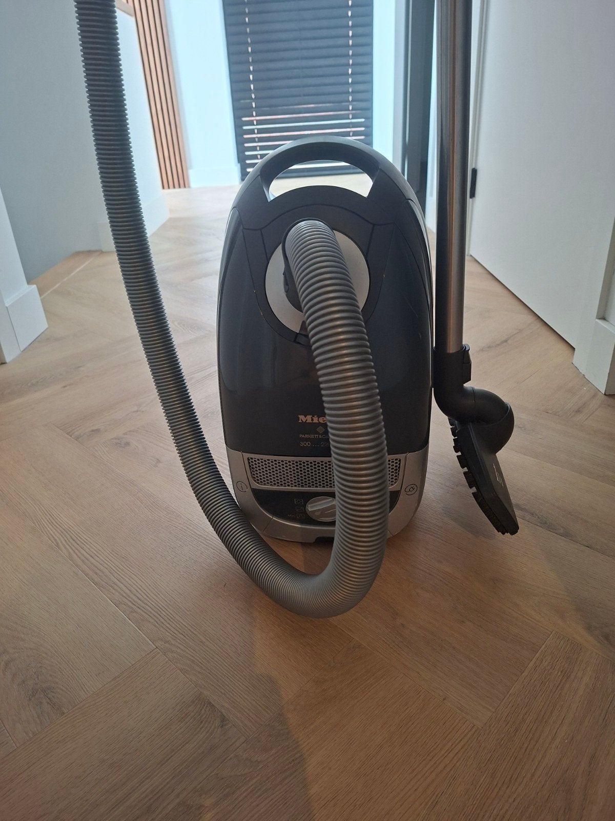 Miele stofzuiger - Krachtig en betrouwbaar, Witgoed en Apparatuur, Stofzuigers, Stofzak, Gebruikt, Ophalen of Verzenden, Geschikt voor harde vloeren