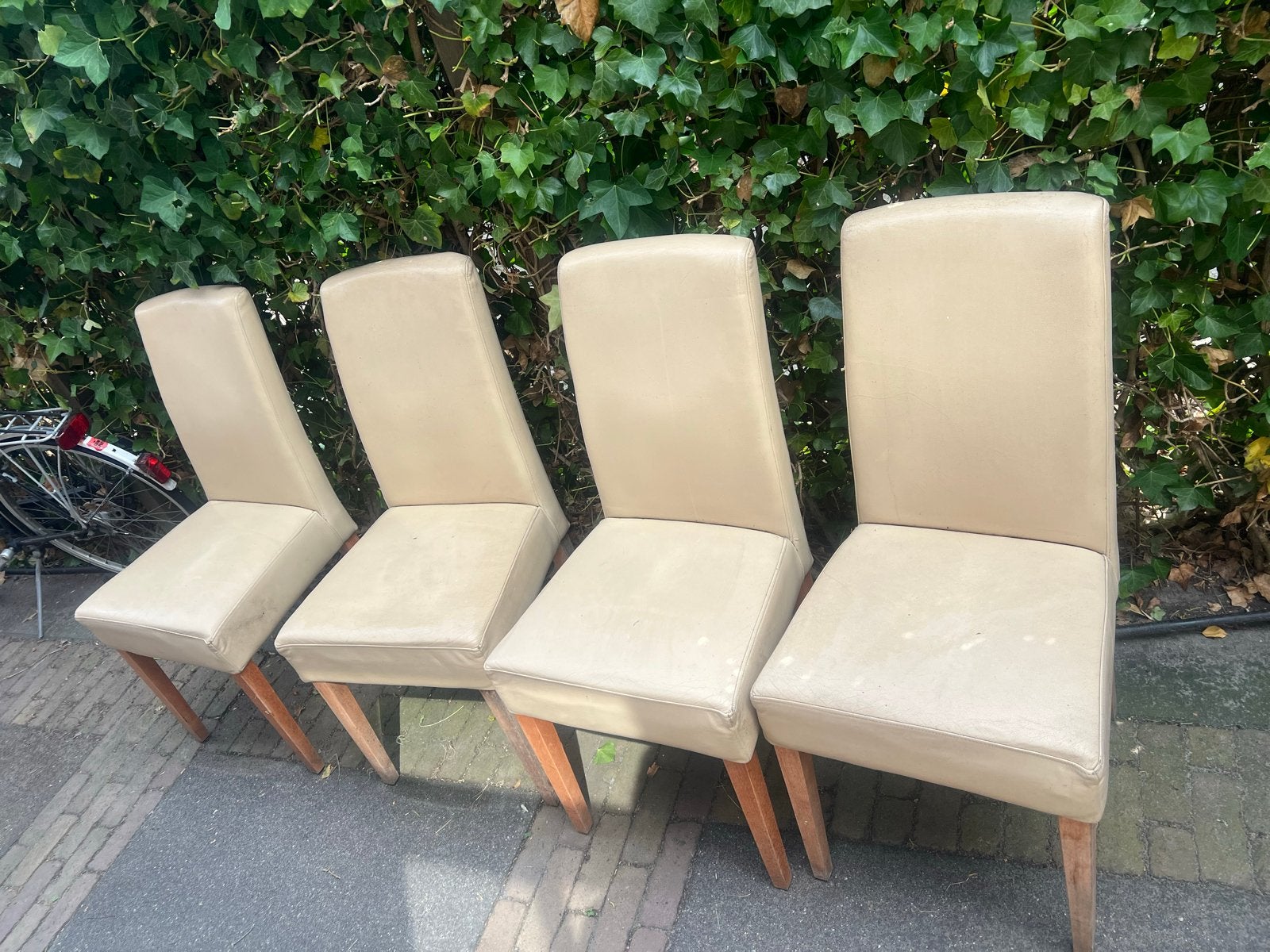 Set van 4 beige eetkamerstoelen, Huis en Inrichting, Ophalen, Gebruikt, Overige kleuren, Vijf, Zes of meer stoelen