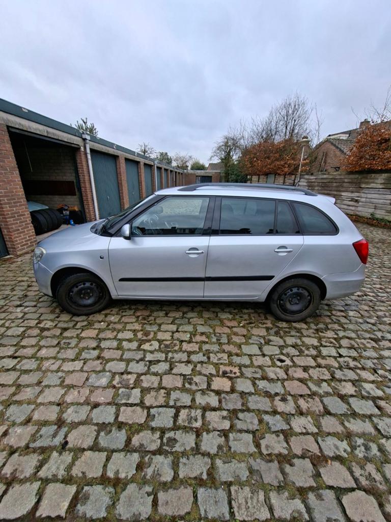 Skoda Fabia 1.2 51KW Combi 2009 Grijs, Auto's, Voorwielaandrijving, 40 €/maand, 1198 cc, Origineel Nederlands