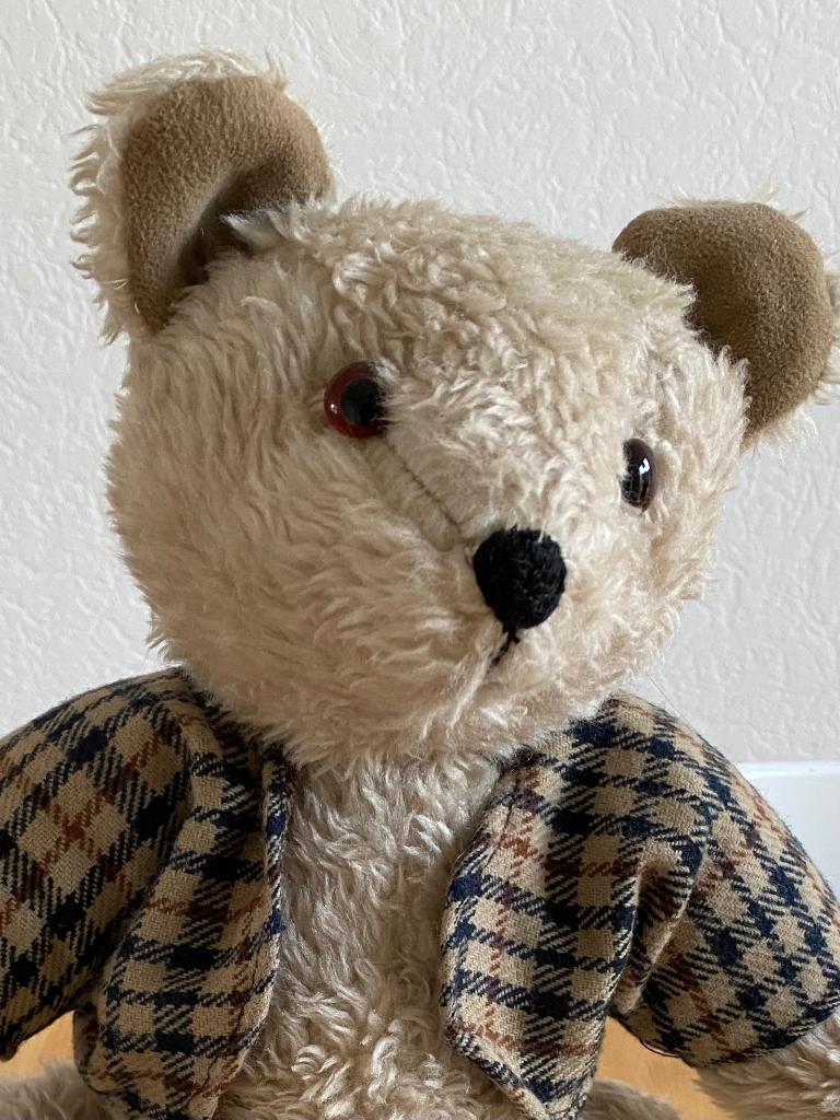 Vintage Grote teddy beer Glazen ogen ruiten jas rookvrij hui, Antiek en Kunst, Curiosa en Brocante, Ophalen of Verzenden