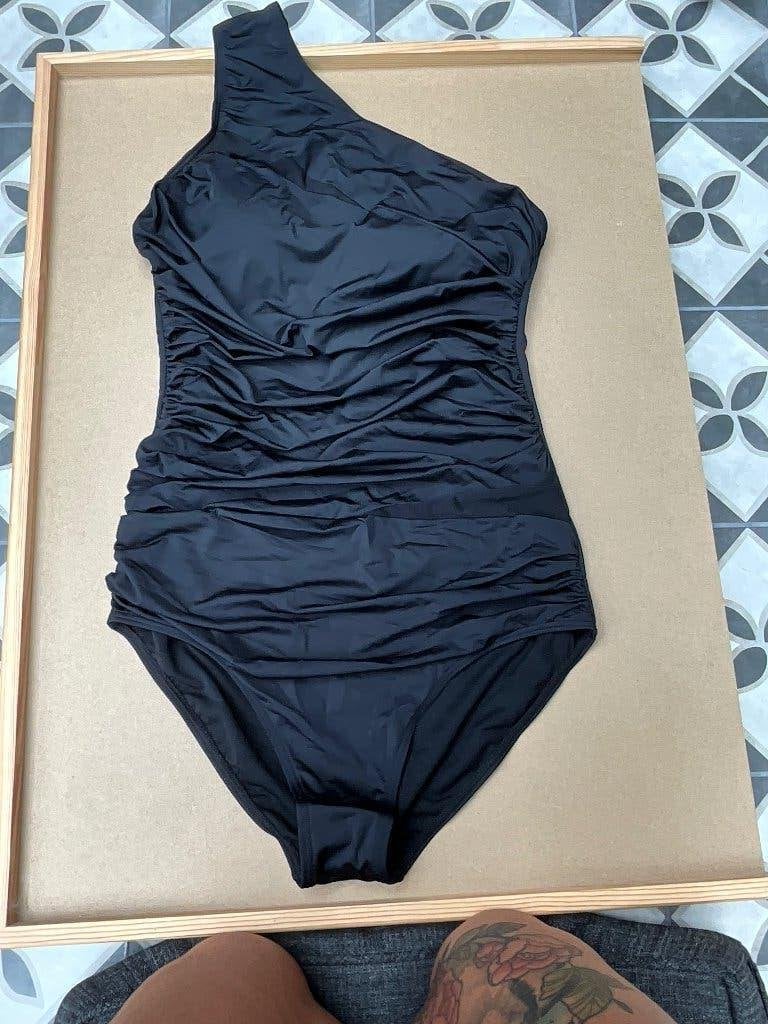 BEACHWAVE corrigerend one shoulder badpak zwart Maat 42, Zwart, Nieuw, Ophalen of Verzenden, REGINA