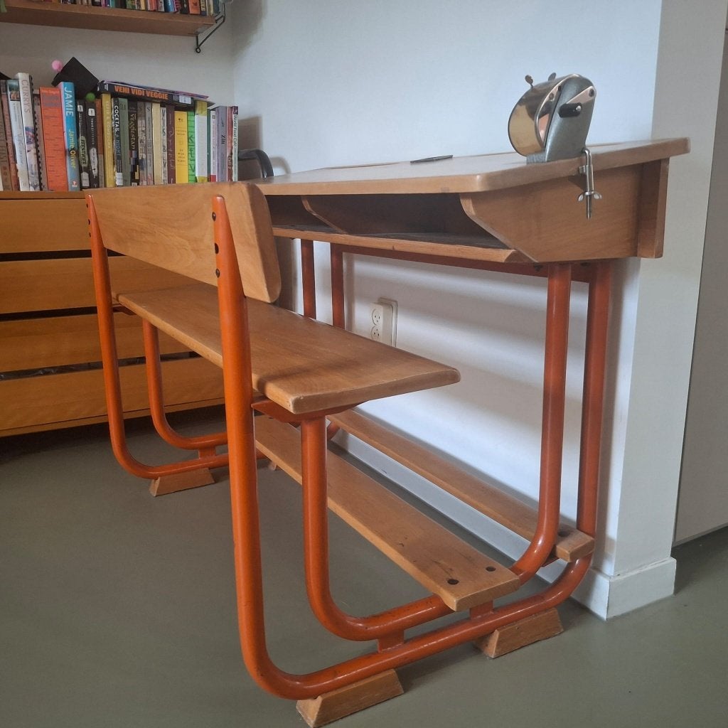 Vintage houten schoolbank / lessenaar retro schoolbank, Opbergruimte, Gebruikt, 110 cm, Hout