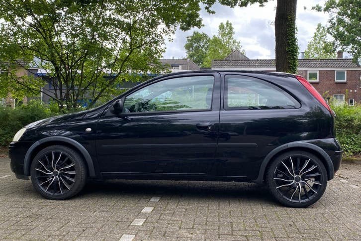 Opel Corsa 1.4 3D 2004 Zwart Airco Sportvelgen APK Jan 2027, Auto's, Opel, Voorwielaandrijving, 450 kg, 31 €/maand, 4 cilinders
