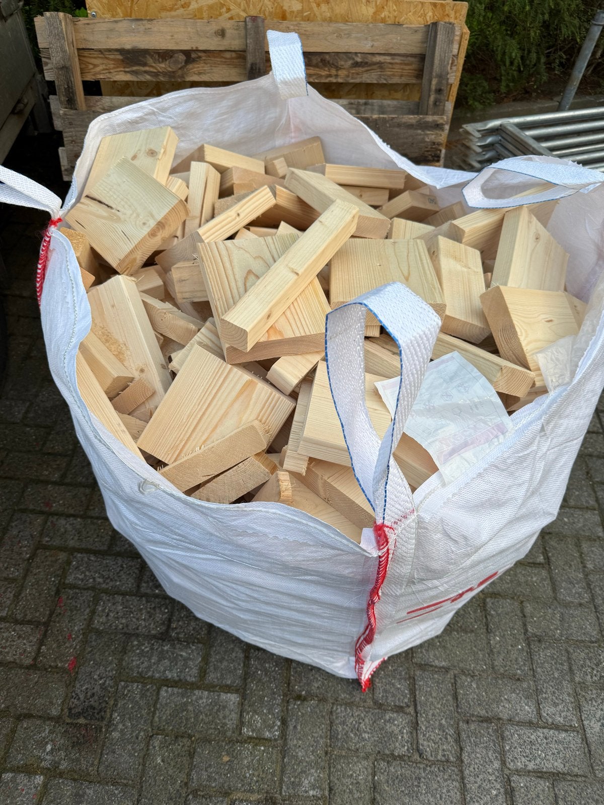 Houtblokken en resthout - Ideaal voor brandhout of knutselen, Tuin en Terras, Minder dan 3 m³, Ophalen, Overige houtsoorten, Blokken