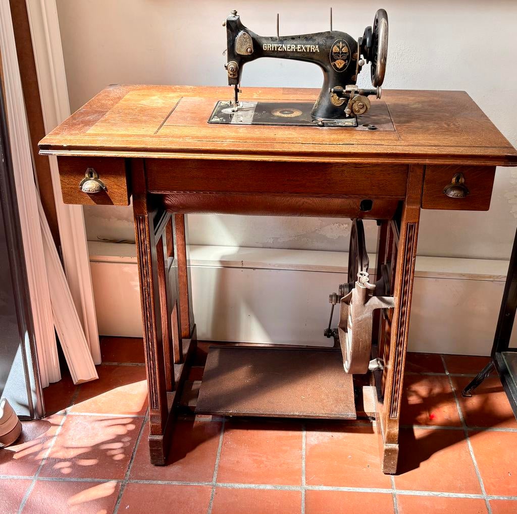 Antieke trapnaaimachine, Antiek en Kunst, Antiek | Naaimachines, Ophalen