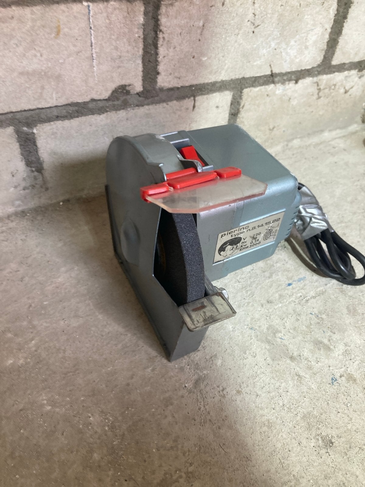 Pierino Werkbankslijpmachine - Compact en Krachtig, Ophalen of Verzenden, Gebruikt, Minder dan 700 watt, Werkbankslijpmachine
