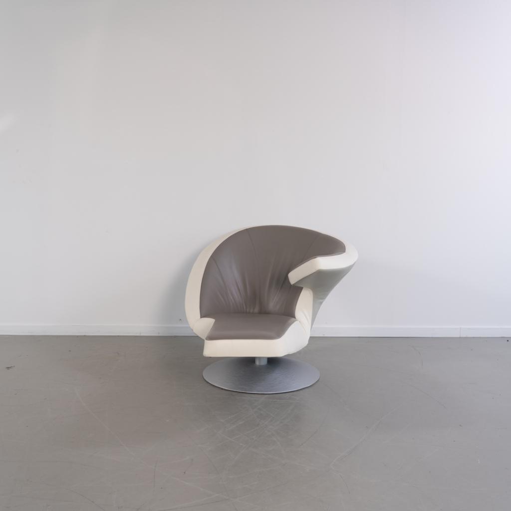 1x Leolux Parabolica Fauteuil Grijs/Wit Leer - Aluminium, Niet ingevuld, 125 tot 150 cm, Niet ingevuld, Ophalen of Verzenden