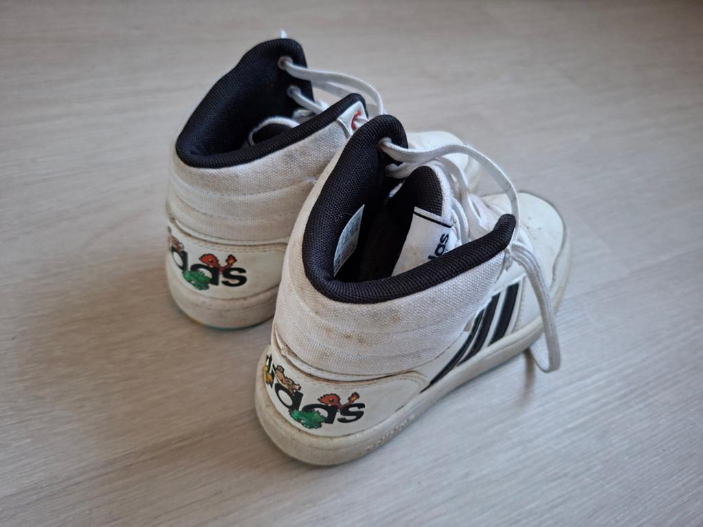 Gave pokemon / Adidas sportschoenen maat 33, Ophalen, Zo goed als nieuw, Jongetje of Meisje, Schoentjes