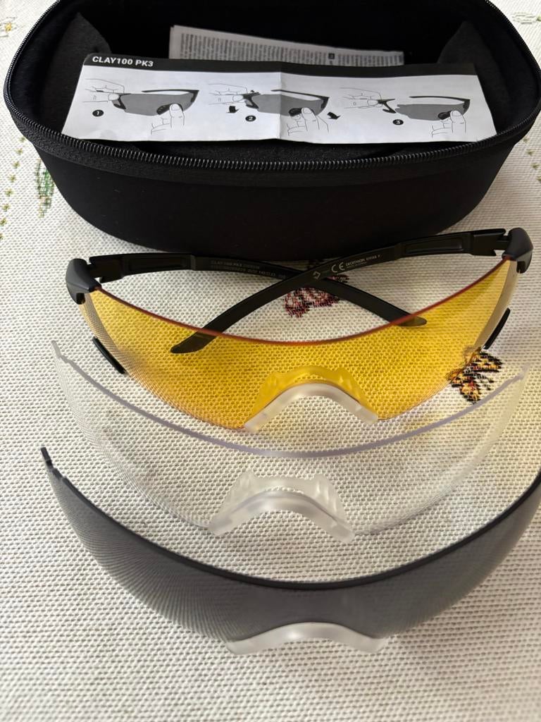 Ongebruikte Schietbril met 3 kleuren glas en etui, Ophalen of Verzenden, Nieuw