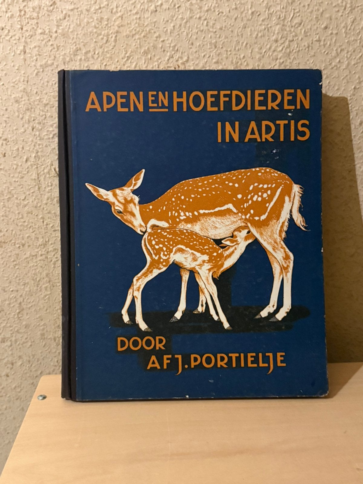 Boek over apen en hoefdieren, Boeken, Ophalen of Verzenden, Zo goed als nieuw