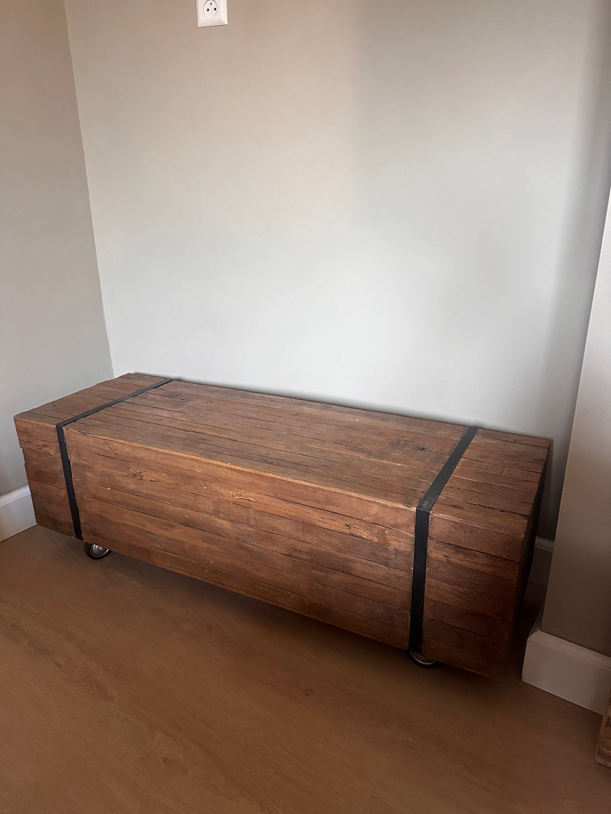 Robuuste houten tv meubel op wielen, Huis en Inrichting, Woonaccessoires | Kisten, Ophalen, Minder dan 50 cm, Gebruikt, 100 tot 150 cm