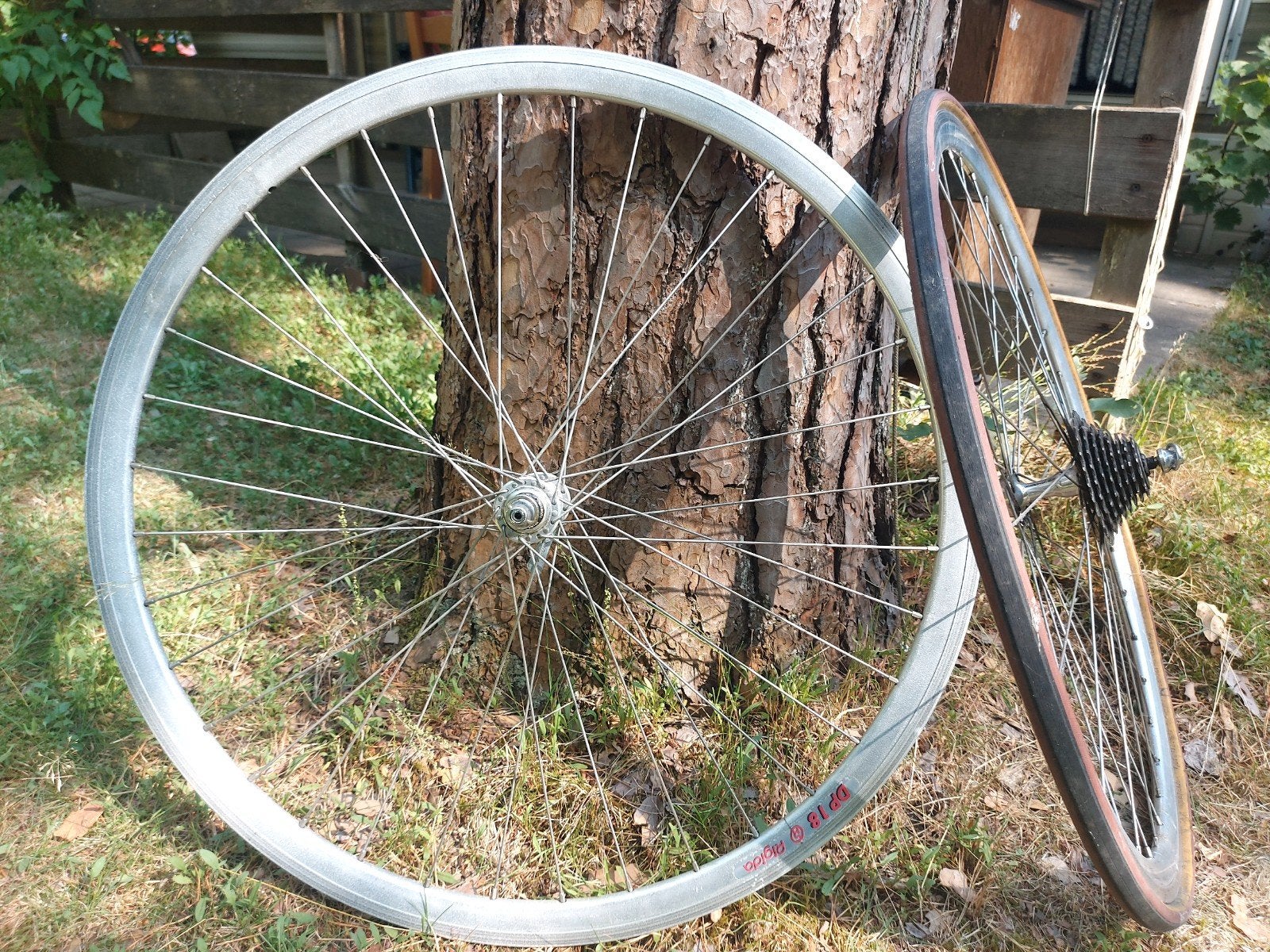 Race Wielset 8-speed met Dura-Ace Naaf en Rigida DP18 Velgen, Ophalen