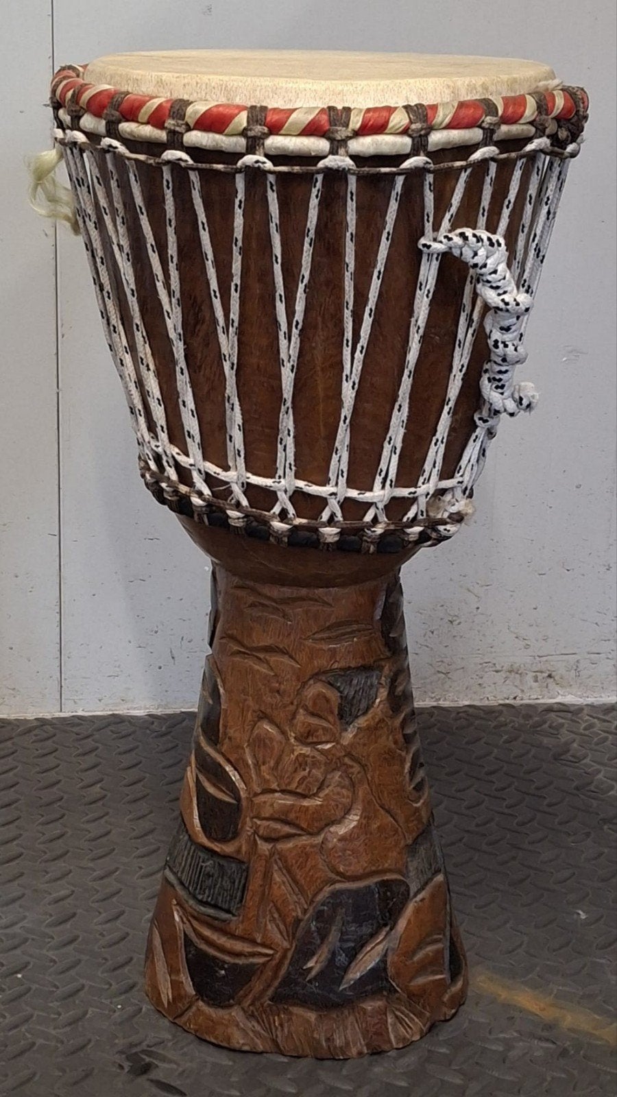 Authentieke handgemaakte West-Afrikaanse Djembé (54cm) – Mas, Muziek en Instrumenten, Percussie, Ophalen, Gebruikt, Trommel