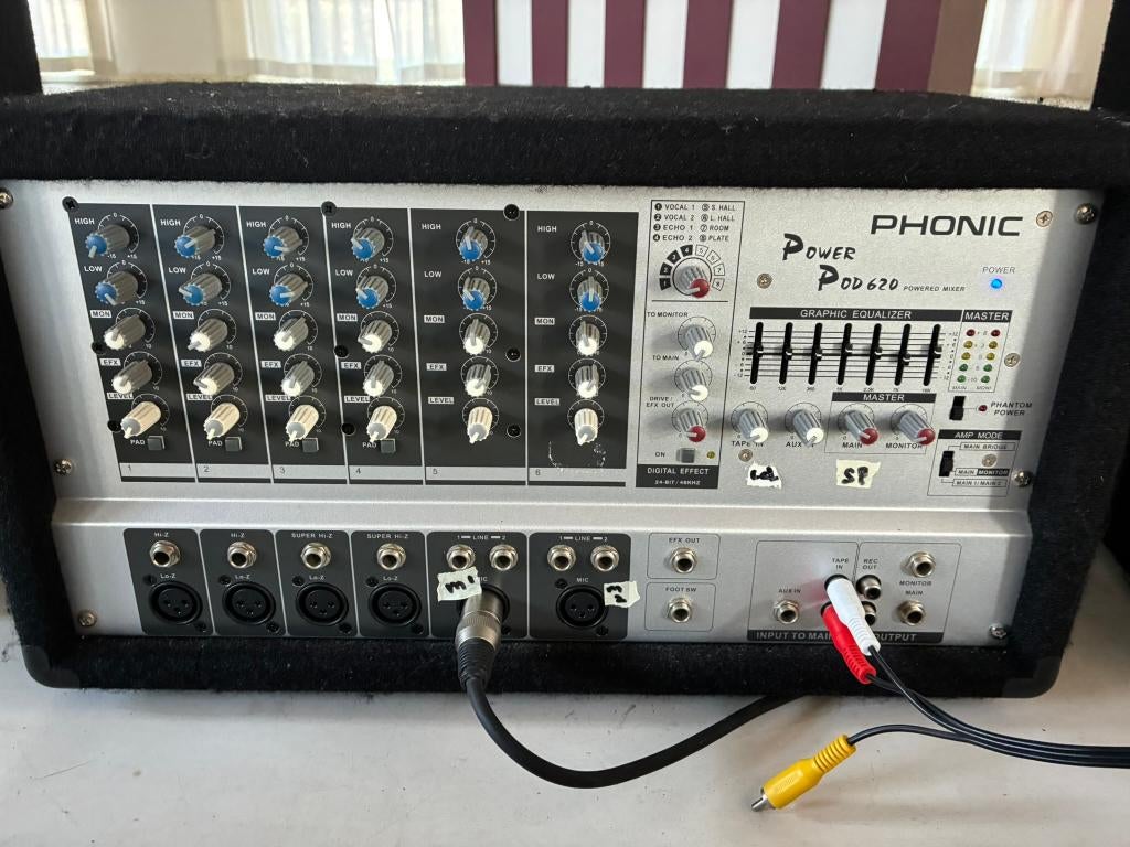 Phonic Powered Mixer 620 plus speakerset, Ophalen, Zo goed als nieuw, 5 tot 10 kanalen, Microfooningang