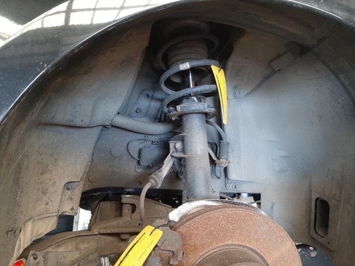 Schokdemperpoot rechts-voor van een BMW 3-Serie, Gebruikt, -, -, Ophalen of Verzenden