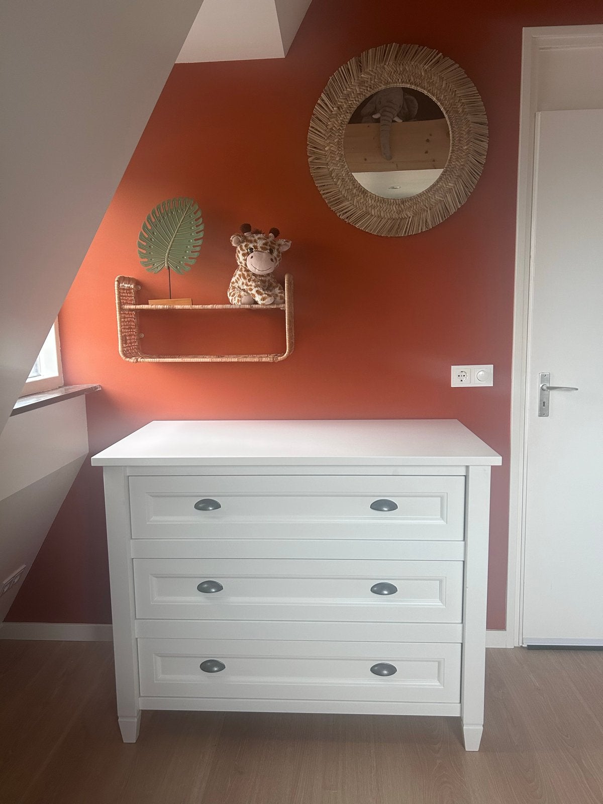 Babykamer TWF Marbella: Ledikant & Commode (z.g.a.n.), Ophalen, 70 tot 85 cm, Zo goed als nieuw, Lattenbodem
