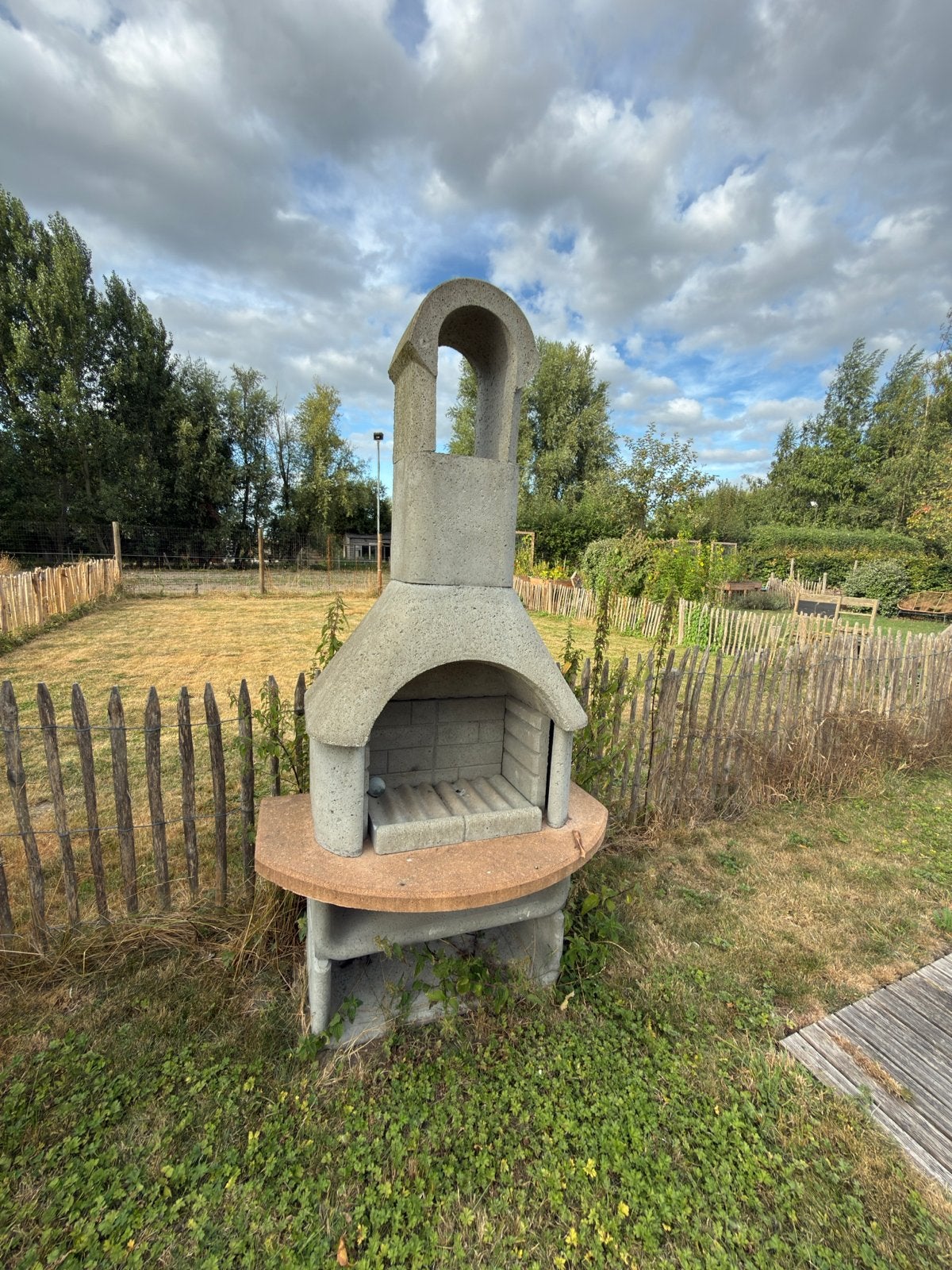 Stenen BBQ voor buiten - Perfect voor zomeravonden, Ophalen, Gebruikt