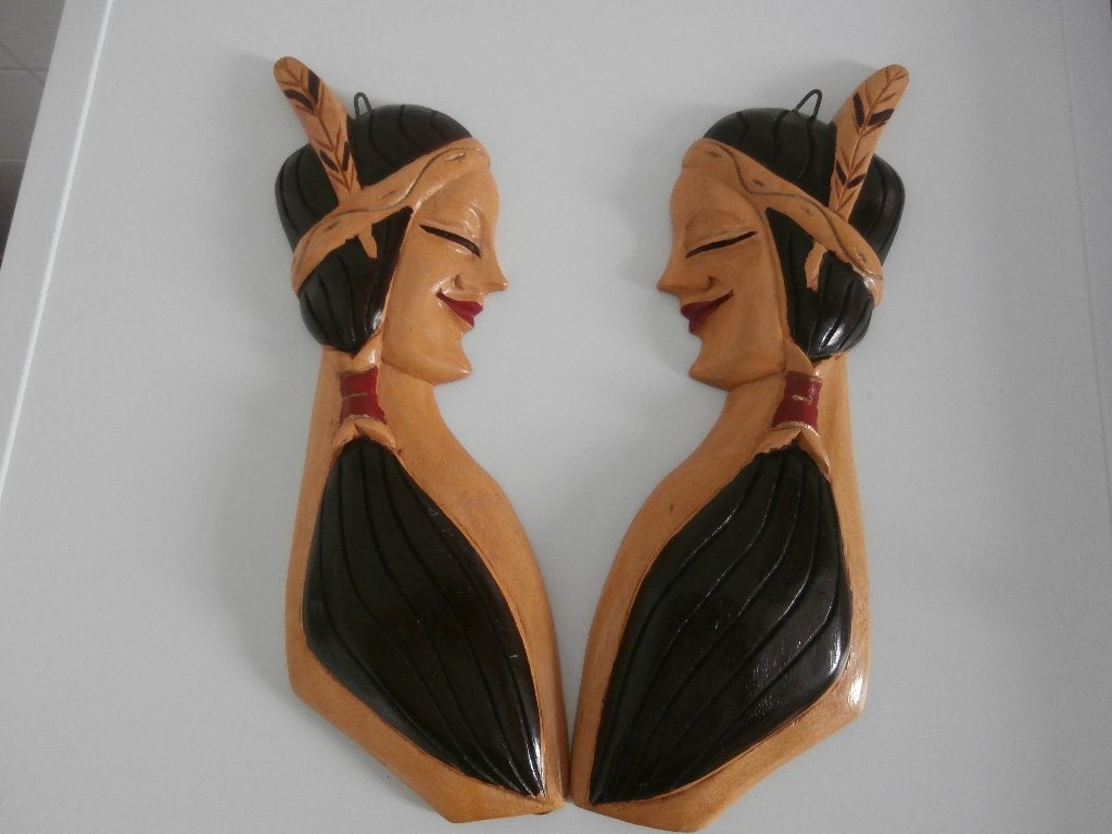 Houtsnijwerk handgesneden indianen meisjes jaren 60, Ophalen of Verzenden, Wanddecoratie, 20 - 50 cm, Hout