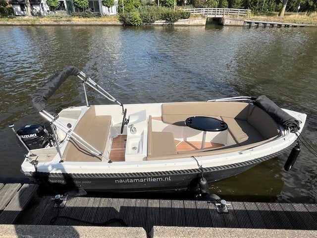 4 FAMILY 495 DE LUXE (2021) & 9.9 PK SUZUKI MET VEEL OPTIES, Gebruikt, Nauta Maritiem, Info@nautamaritiem.nl, Rondzit