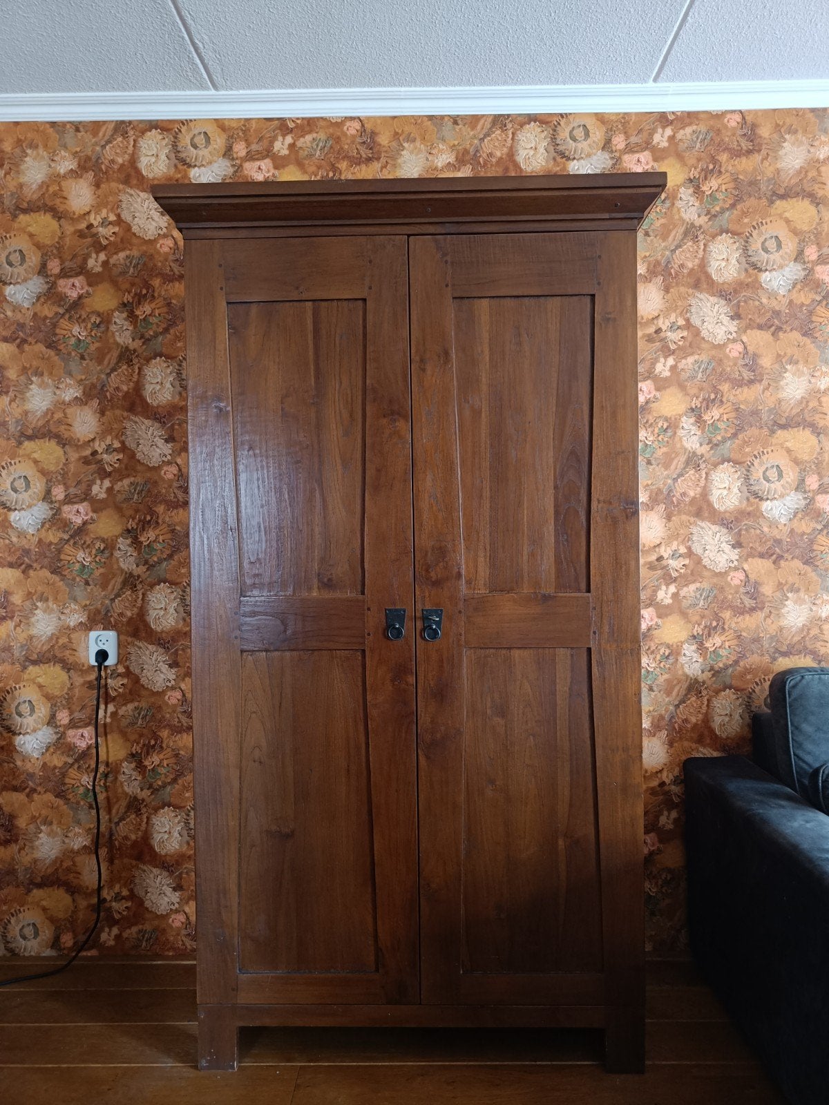 Teak kast koloniaal, Ophalen