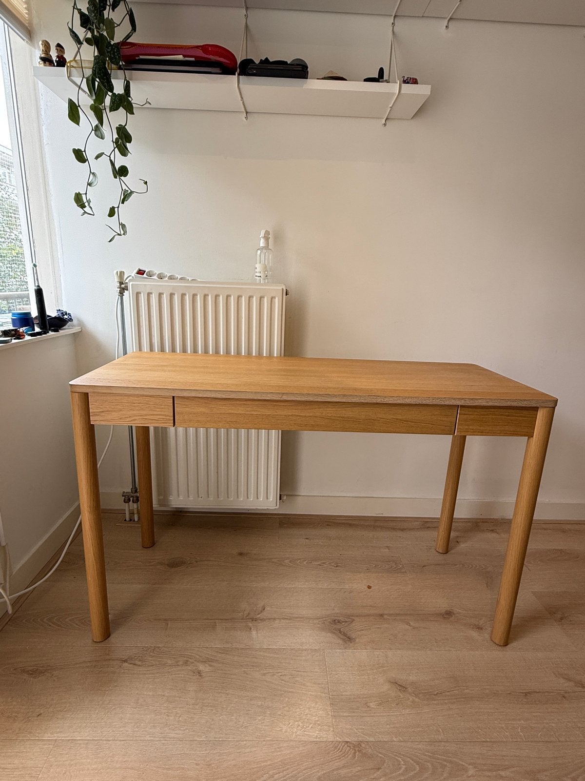 IKEA TONSTAD Bureau 120x47x75cm met lades, Huis en Inrichting, Bureaus, Ophalen, Overige typen, Scandinavisch, Bruin