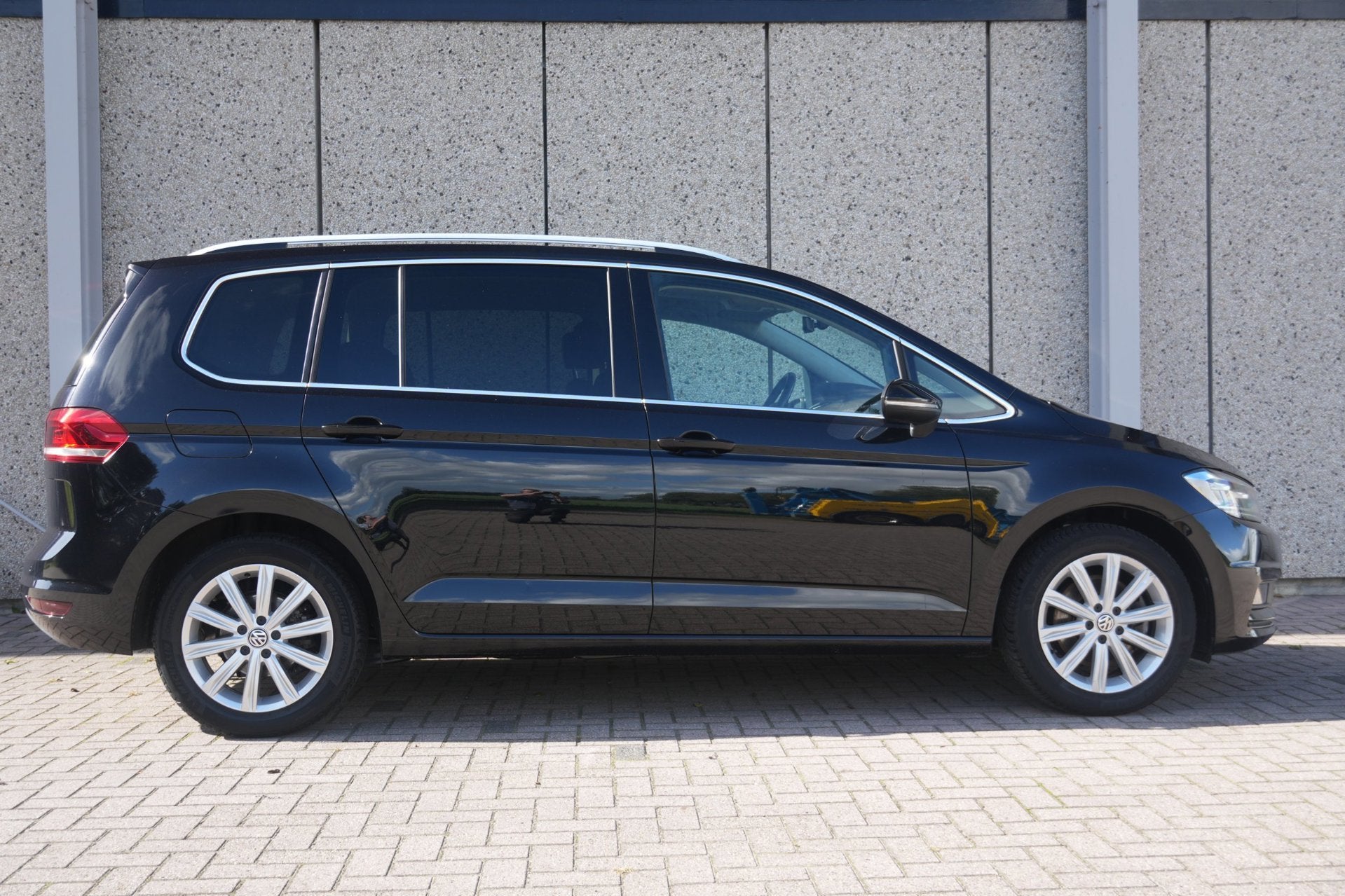Volkswagen Touran 1.4 TSI Highline Edition R line 7p Volle a, Gebruikt, Euro 6, 4 cilinders, 150 pk