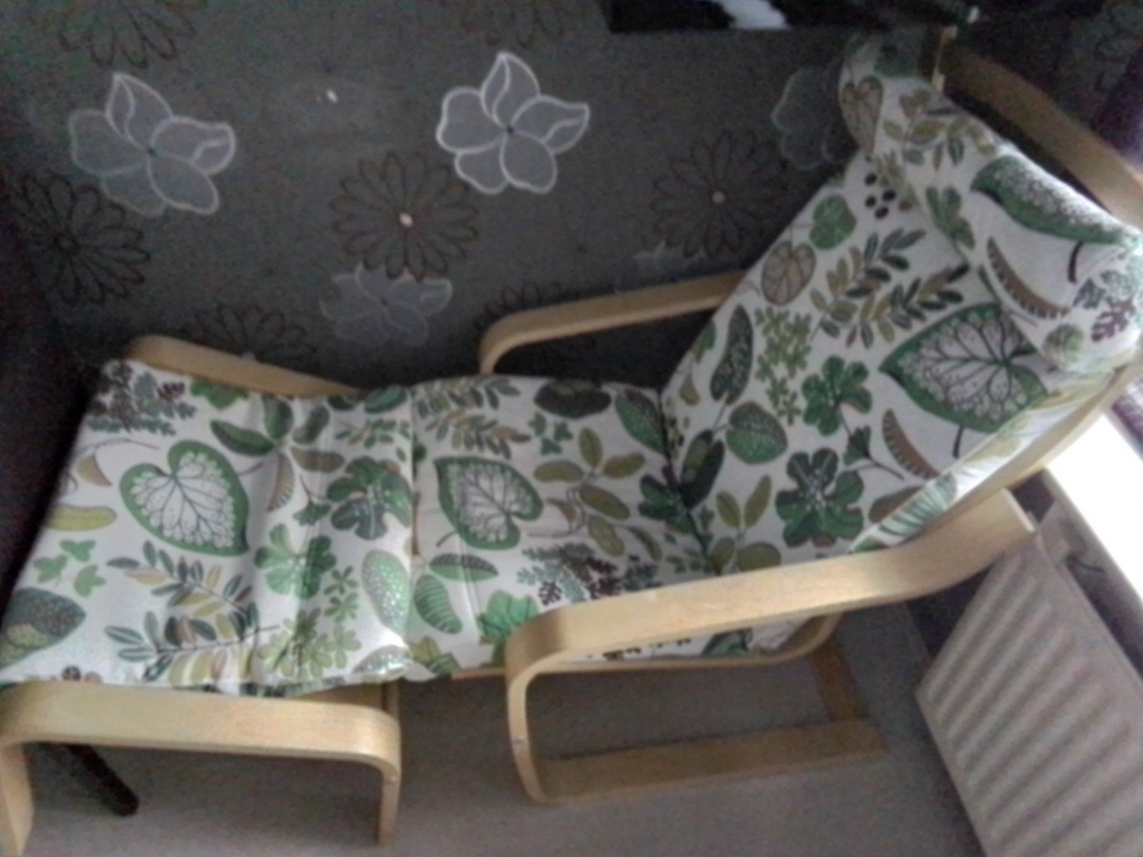 Comfortabele relaxfauteuil met voetenbank - Groen bladmotief, Ophalen, Hout, Gebruikt, 125 tot 150 cm