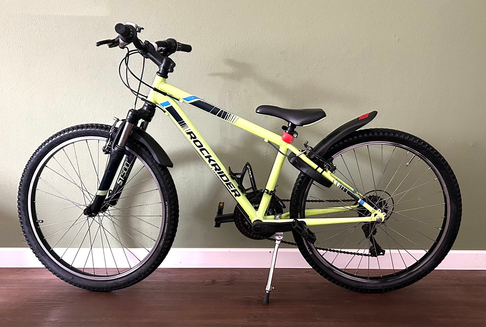 Mountainbike Rockrider ST500 met accessoires in nieuwstaat!, Fietsen en Brommers, Ophalen, Zo goed als nieuw