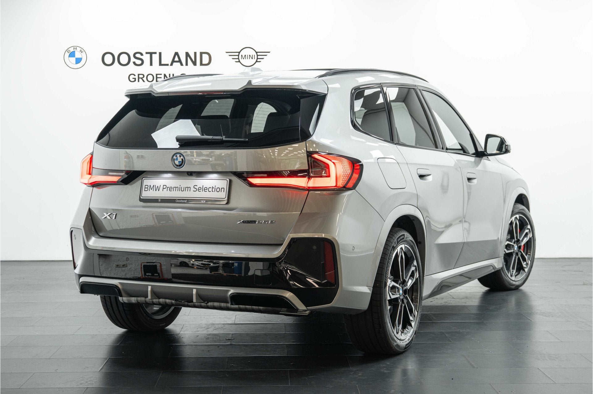 BMW X1 xDrive25e M Sport Automaat / Panoramadak / Trekhaak /, Auto's, Met garantie (alle), Bedrijf, Hybride Elektrisch/Benzine