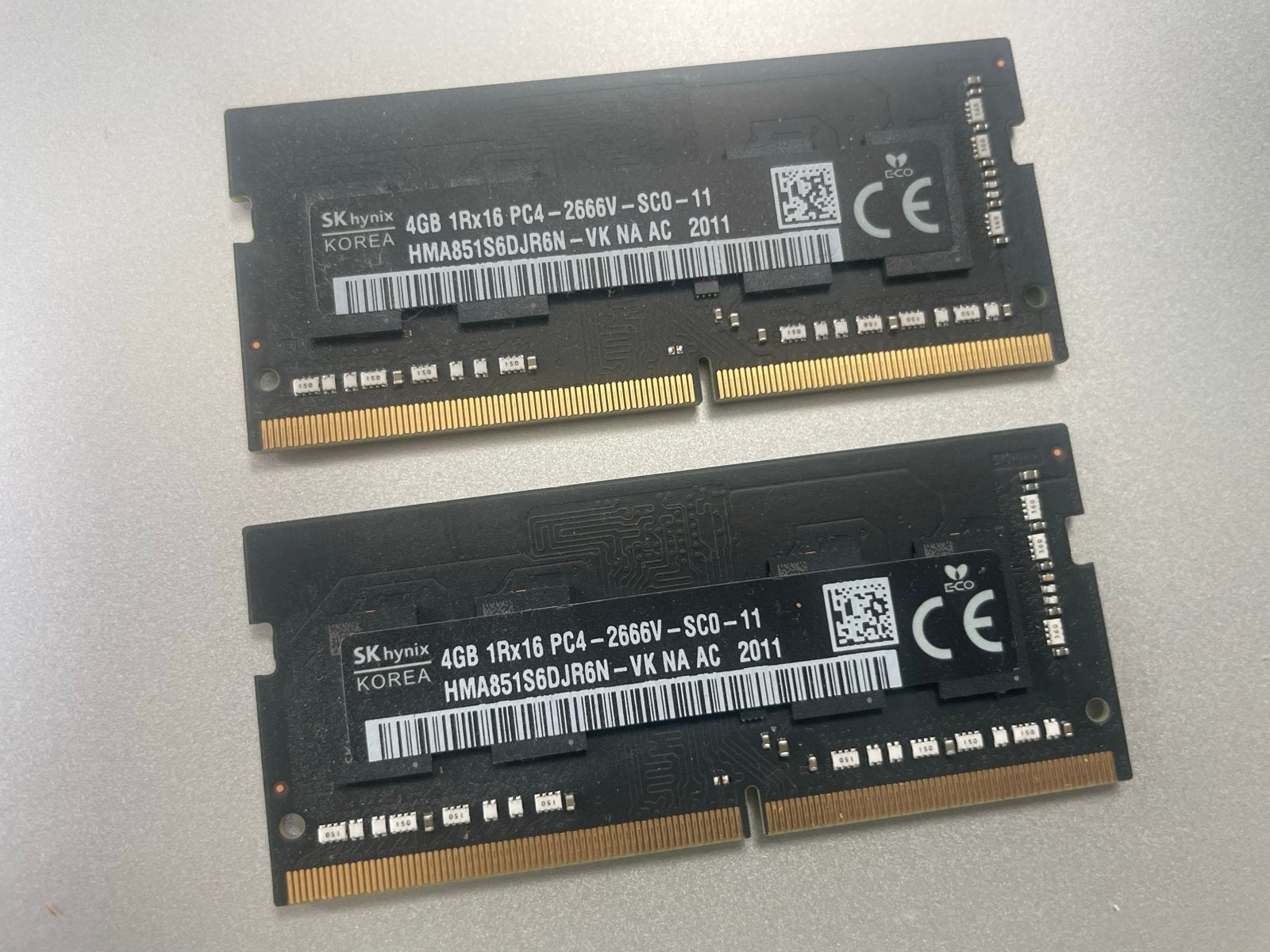SK Hynix 4GB DDR4 2666MHz RAM Geheugen (2 stuks), Server, DDR4, Ophalen of Verzenden, Zo goed als nieuw