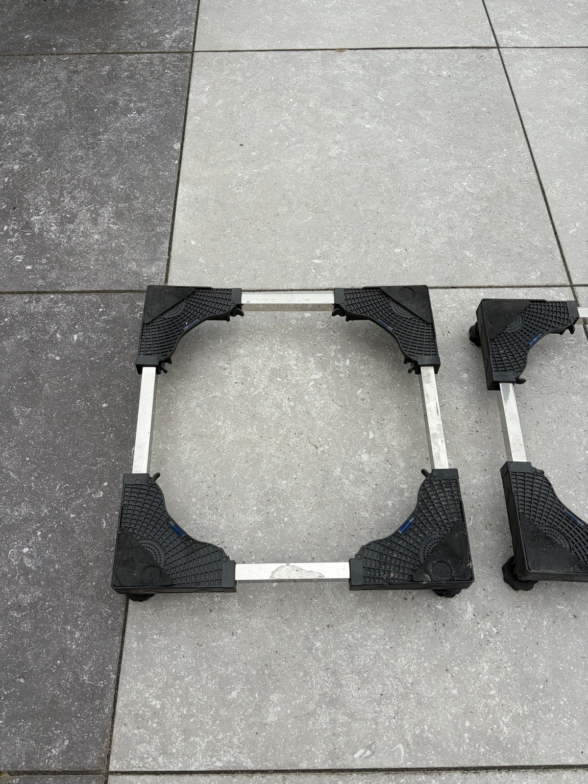 Verrijdbare onderstellen voor wasmachine/droger (2 stuks), Ophalen, Gebruikt
