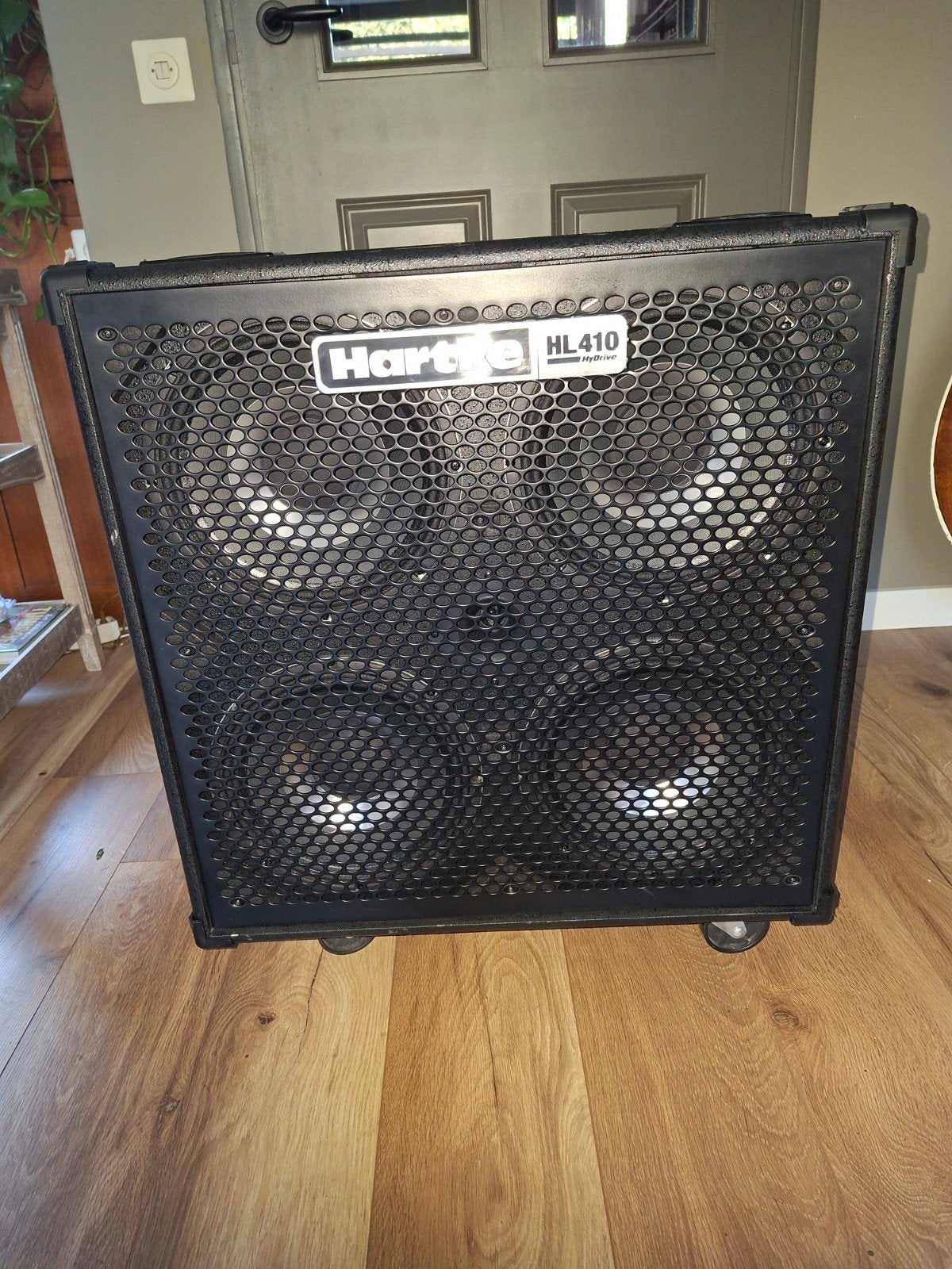 Hartke HL410 Bass cabinet 4 x 10 inch, Ophalen, Zo goed als nieuw, Basgitaar, 100 watt of meer