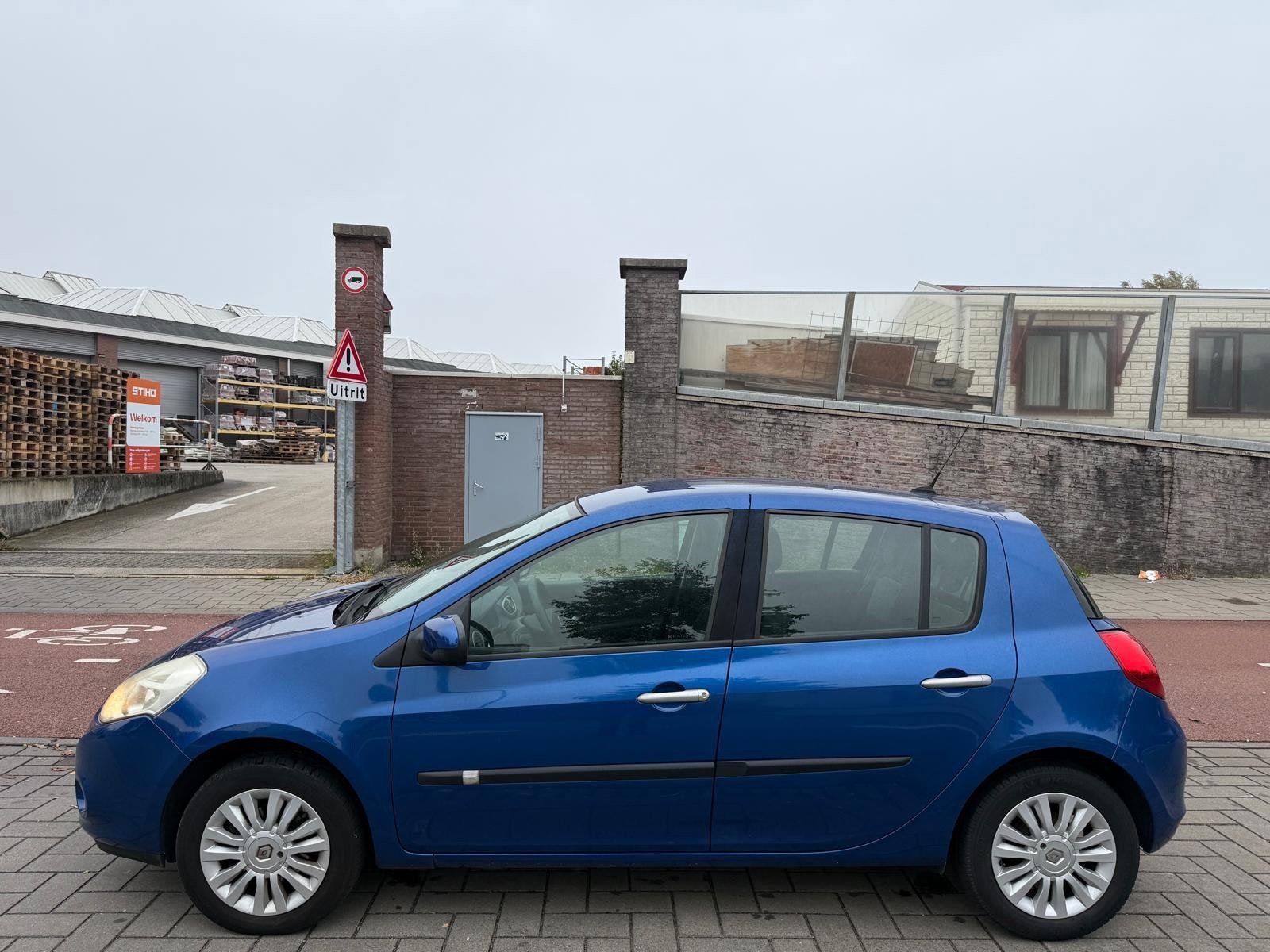 Renault Clio 1.2 Expression navi airco el ramen, Voorwielaandrijving, Gebruikt, 4 cilinders, Blauw