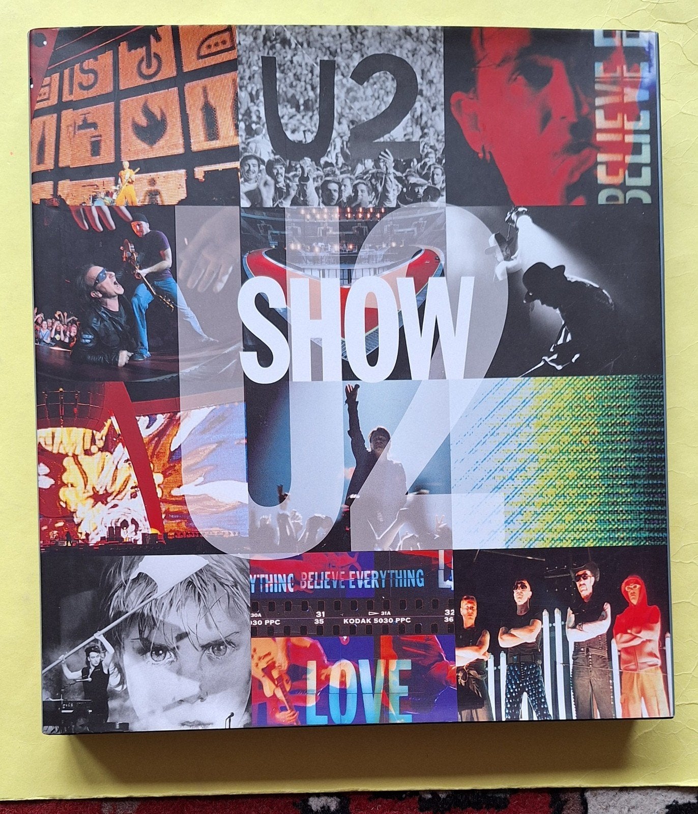 U2 Show - Diana Scrimgeour - Fotoboek van U2 concerten, Ophalen of Verzenden, Zo goed als nieuw, Artiest, Diana Scrimgeour