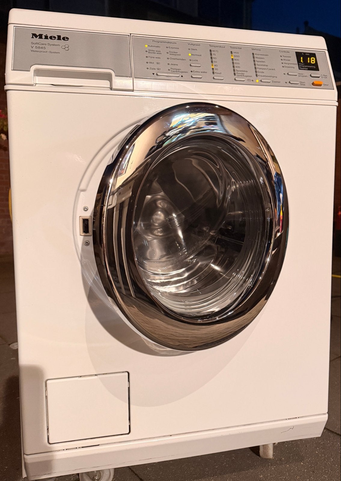 Miele V 5845 Wasmachine met stalen trommelkruis, Ophalen, Refurbished, Voorlader, 85 tot 90 cm