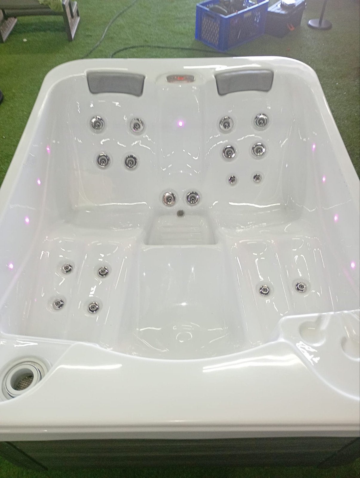 wellis spa top merk jacuzzi met 2 ligplaatsen + garantie, Ophalen of Verzenden, Zo goed als nieuw