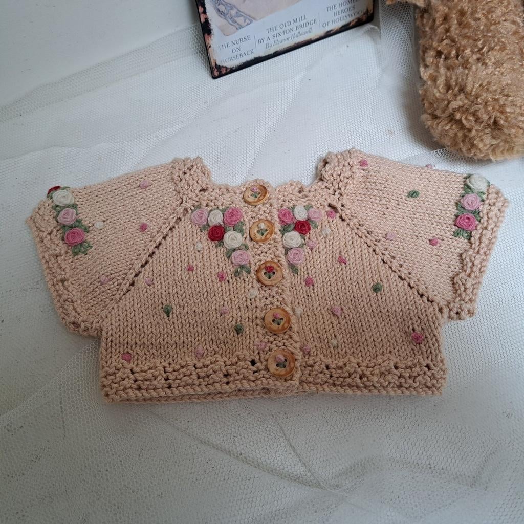 Hand gebreid Brocante katoen Pop Beer Vestje met roosjes, Ophalen of Verzenden
