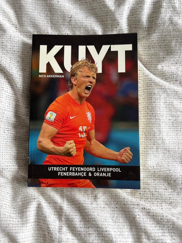 KUYT - Nico Akkerman - Voetbalbiografie, Ophalen of Verzenden, Zo goed als nieuw, Sport
