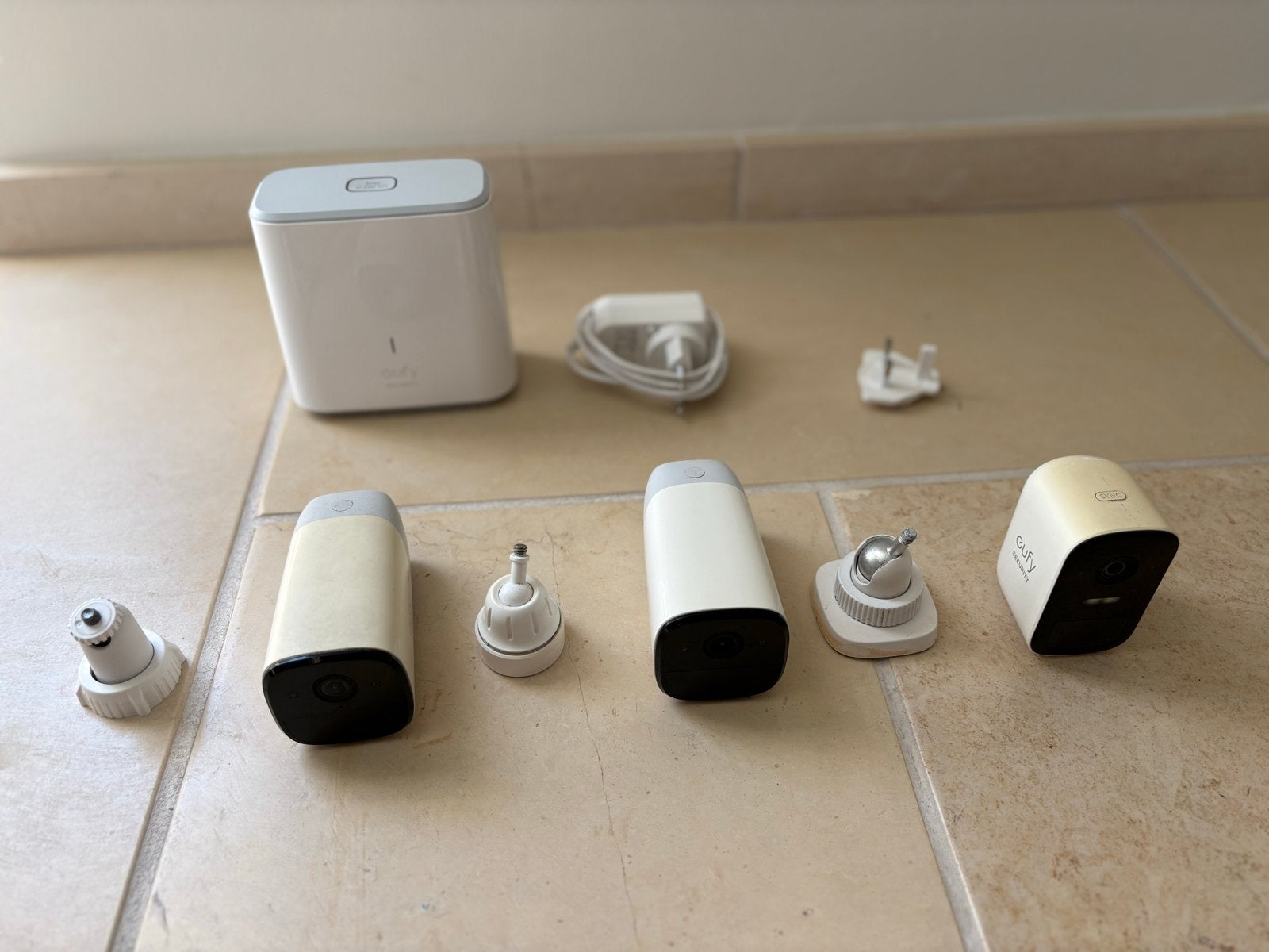 Eufy Beveiligingscamera set (3 camera's + Homebase), Audio, Tv en Foto, Ophalen, Gebruikt, Buitencamera