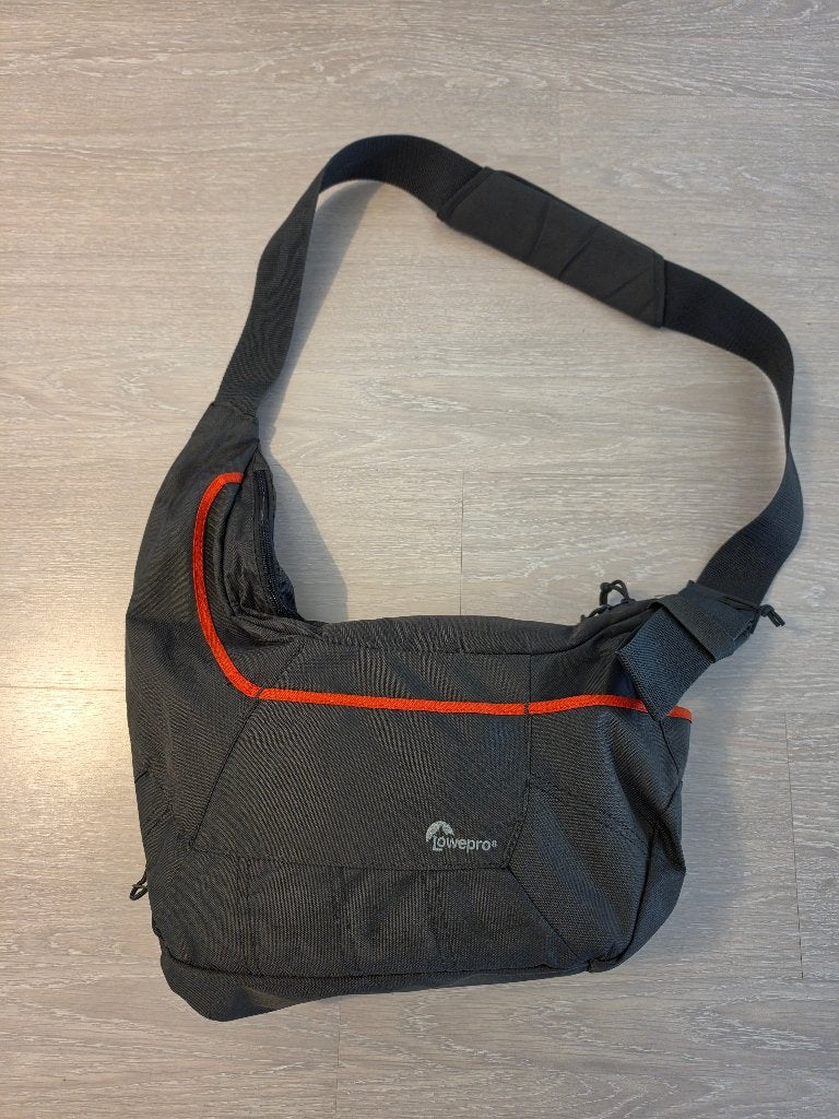 Lowepro Passport Sling III, Lowepro, Schouderband, Ophalen of Verzenden, Zo goed als nieuw